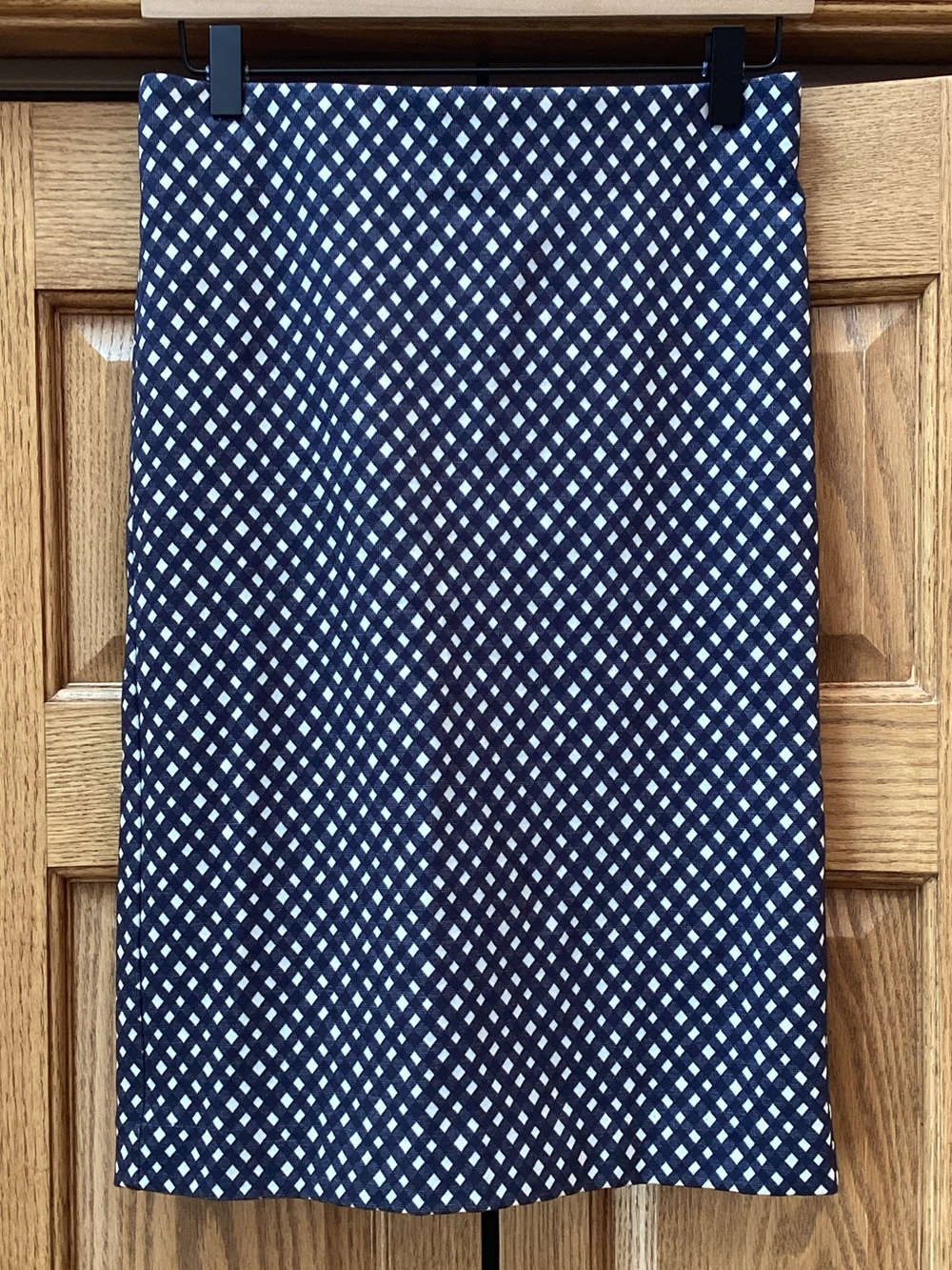 Ann Taylor pull on black and white gingham pattern pencil skirt. Size XS